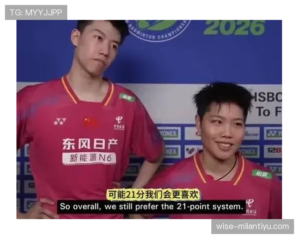冯彦哲训练完直接瘫在场边啃蛋白棒,这自律程度真不是一般人能扛住的 冯彦哲训练完直接瘫在场边啃蛋白棒,这自律程度真不是一般人能扛住的