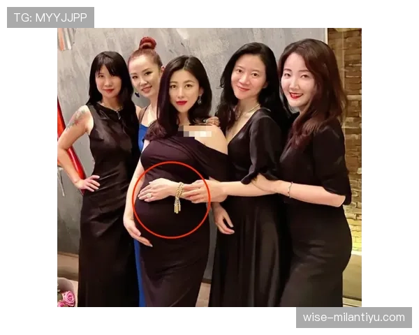 看安洗莹机场照,赛场女王下班变名媛,随手一拎就把我这月工资打包了 看安洗莹机场照,赛场女王下班变名媛,随手一拎就把我这月工资打包了